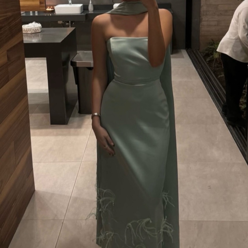 Elegant Light Mint Feather-Trim Evening Dress
